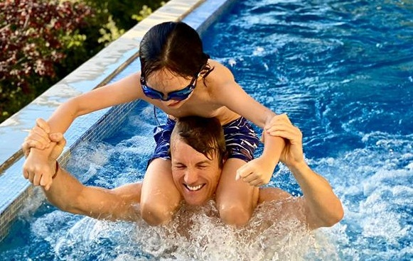 Hồng Nhung công khai bạn trai ngoại quốc?