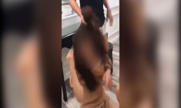 Một cô gái ở Hưng Yên bị 4 người phụ nữ đánh đập tàn nhẫn