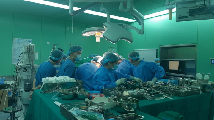Xuyên đêm ghép gan cứu bệnh nhân nặng tại TP.HCM từ người cho chết não ở Hà Nội