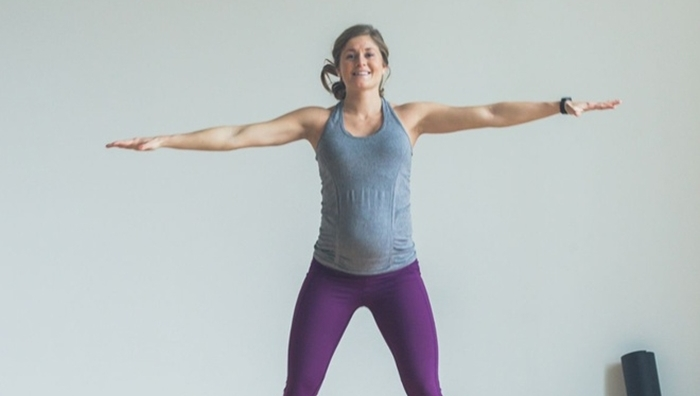 Không thể đến phòng tập, hãy tham khảo 3 bài tập tại chỗ dưới đây