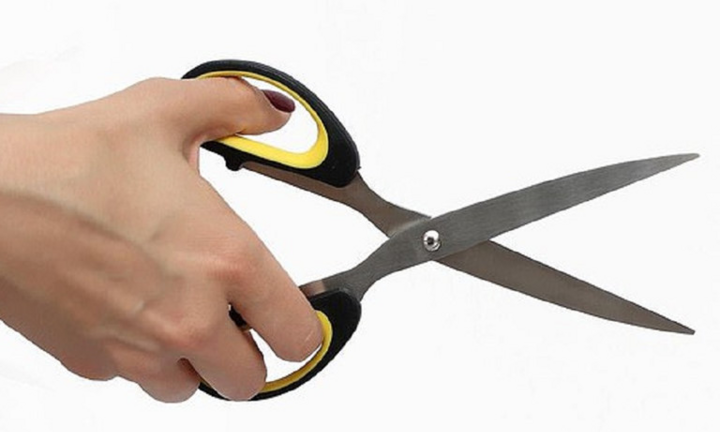 Mâu thuẫn tình cảm, đâm chết bạn trước sân nhà nghỉ