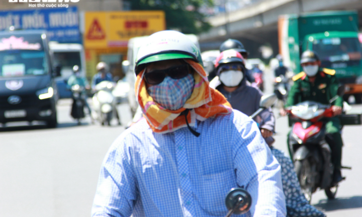 Nắng nóng gay gắt đổ xuống Bắc và Trung Bộ, chỉ số UV ở mức nguy hại rất cao