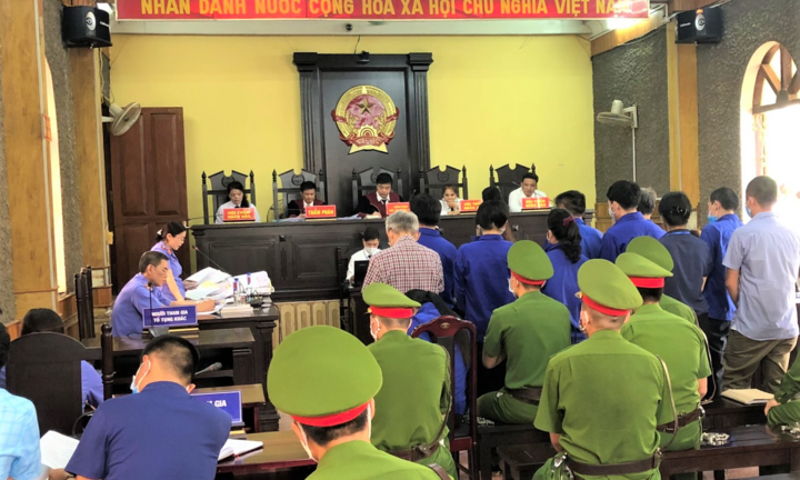 Gian lận thi cử ở Sơn La: Phụ huynh trả lời quanh co, HĐXX chỉ ra mâu thuẫn