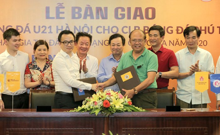 Bầu Hiển tặng đội bóng cho CLB Phú Thọ: Có thể có những thỏa thuận ngầm