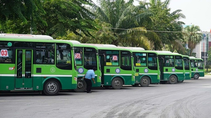 Vì sao hành khách không mặn mà với xe buýt công cộng?