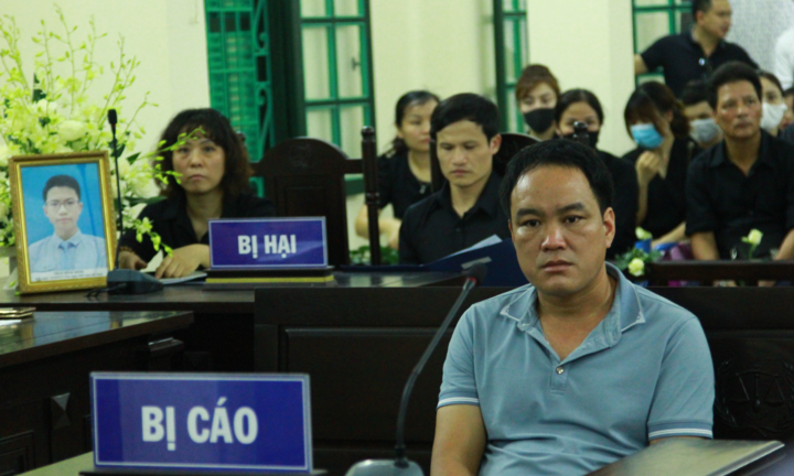 Hoãn phiên xét xử vụ xe chở rác chạy giờ cấm tông chết bé trai ở Hà Nội