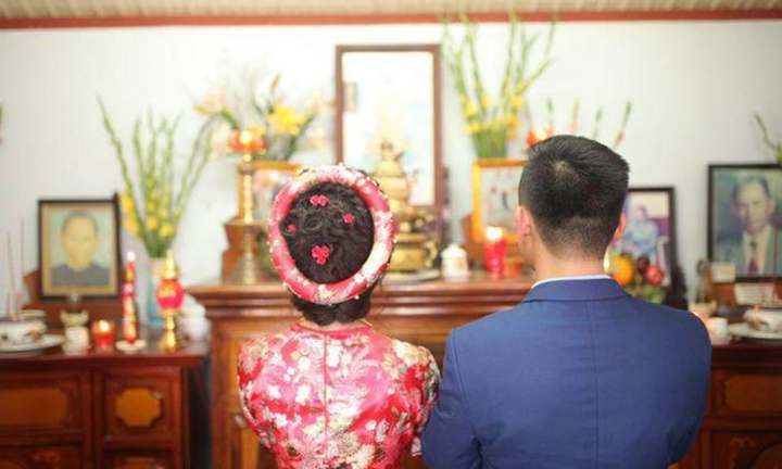 Radio VTC News: Tôi là con trai trưởng nhưng vẫn thờ bố mẹ vợ