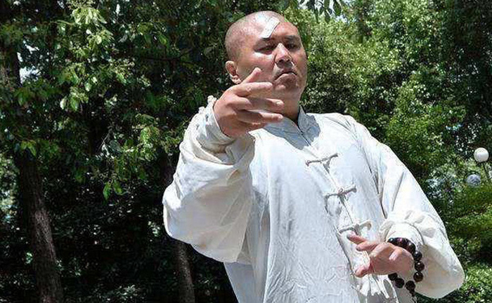 Võ sư 'tệ nhất Trung Quốc' đấu cựu sao bóng đá từng gây xôn xao nước Anh