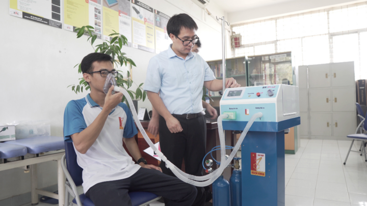 Máy thở hỗ trợ điều trị COVID-19 made in ĐH Bách Khoa hoạt động thế nào?