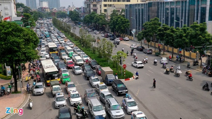 Đề xuất đổi quyền quảng cáo trên dải phân cách lấy 600 nhà chờ xe buýt ở Hà Nội