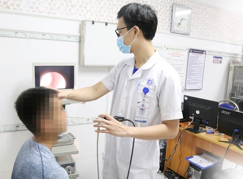 Kinh hãi con vắt dài 6cm ngoe nguẩy trong mũi người đàn ông 