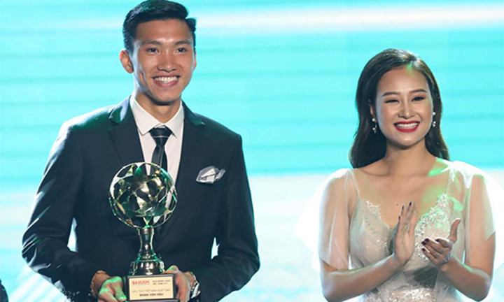 BLV Quang Huy chọn Đoàn Văn Hậu cho danh hiệu Quả bóng Đồng