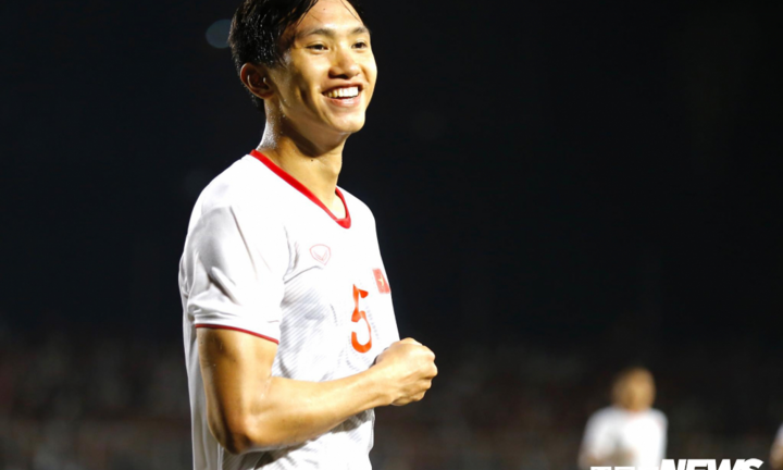 Văn Hậu đoạt danh hiệu Cầu thủ trẻ xuất sắc nhất năm 2019