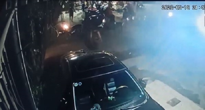 Nhóm thanh niên ném 'bom xăng' vào nhà khiến 2 bé trai bị bỏng nặng 