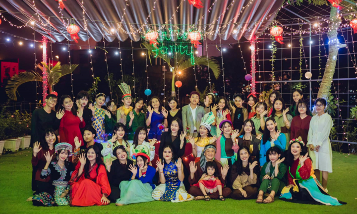 Độc đáo bộ ảnh kỷ yếu cosplay hàng chục tác phẩm văn học của dân chuyên Văn