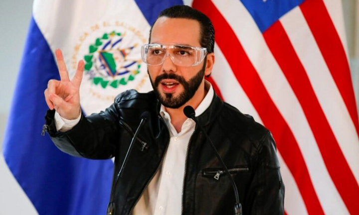 Học ông Trump, Tổng thống El Salvador dùng thuốc trị sốt rét ngừa COVID-19