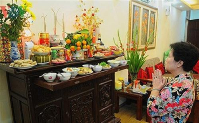 Con gái thờ bố mẹ đẻ: Xã hội không can thiệp, người phụ nữ phải tự gỡ rối
