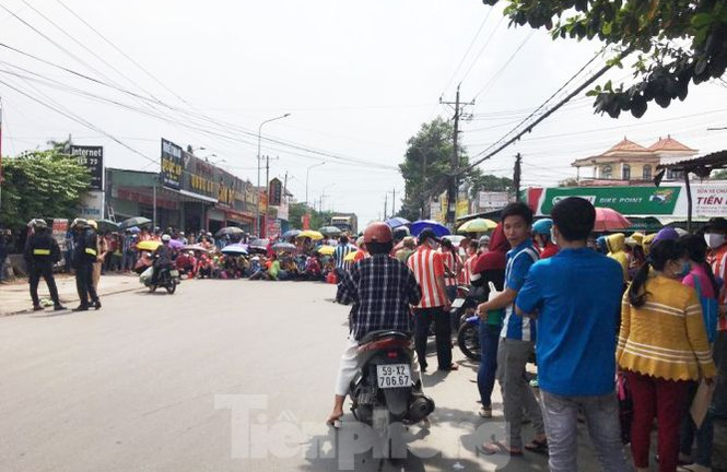 Bị kích động, 8.000 công nhân kéo xuống đường phản đối ở Bình Dương