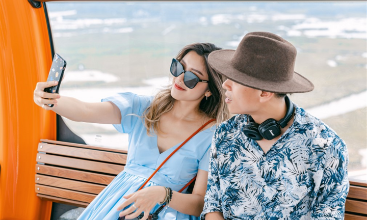 Du khách phấn khích với tuyến cáp treo 3 dây hiện đại tại Hải Phòng