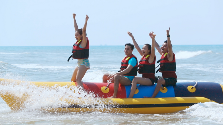 Khai trương dịch vụ thể thao dưới nước đầu tiên tại bãi biển Thuận An - Huế