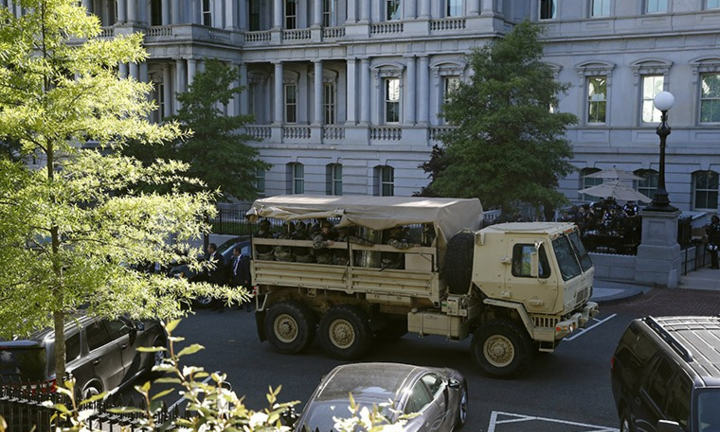 Biểu tình thành bạo loạn, Vệ binh Quốc gia Mỹ rầm rập tiến về Washington 