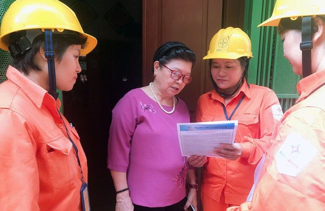 Giảm giá điện cho hơn 2 triệu khách hàng bị ảnh hưởng COVID-19