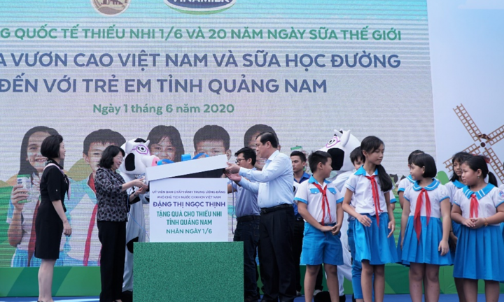 Vinamilk mang niềm vui uống sữa đến với trẻ em Quảng Nam 