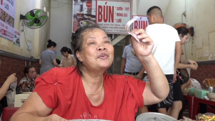 Bà Thảo 'bún chửi' ở Hà Nội lên CNN, giờ hiền như...cọng bún