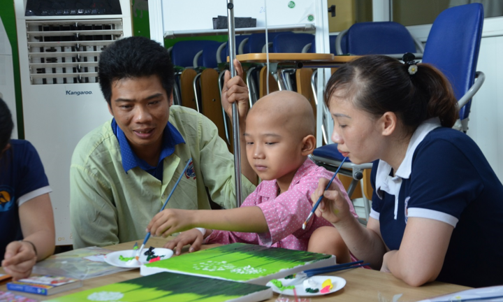 Những học sinh đặc biệt trong 'Lớp học hạnh phúc’ tại bệnh viện K Tân Triều