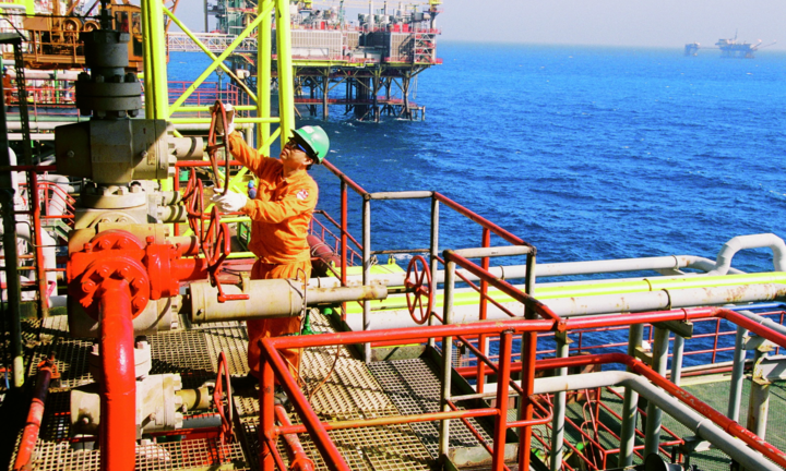 Ứng phó kịp thời 'khủng hoảng kép', PVN tránh khỏi thua lỗ