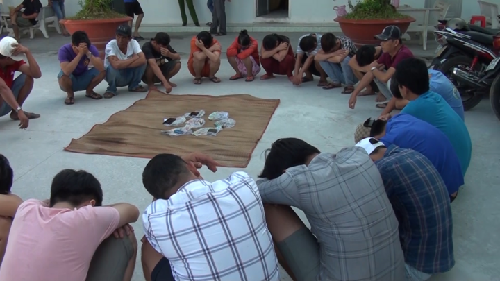 Xoá sổ sòng tài xỉu giữa đêm khuya ở An Giang