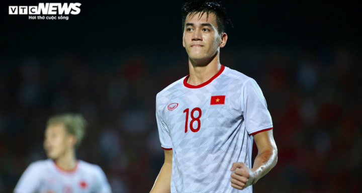 Quốc Vượng muốn tiền đạo Việt Nam được trả lương như cầu thủ ngoại 