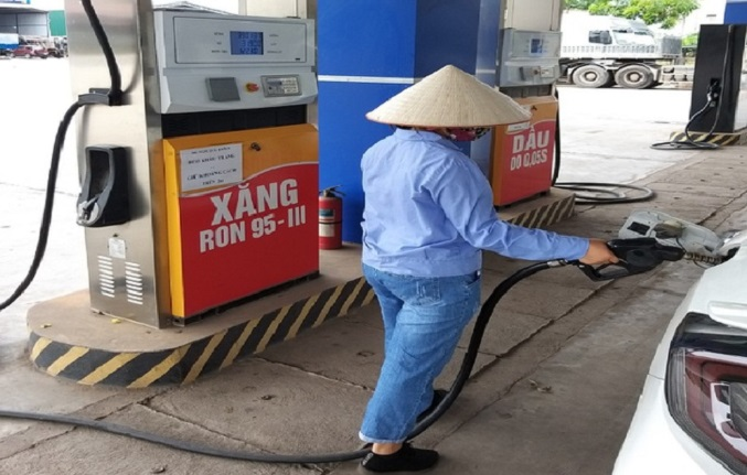 Bán hàng trôi nổi, cây xăng Bắc Giang bị phạt 50 triệu đồng