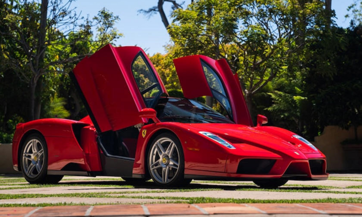Ferrari Enzo lập kỷ lục đấu giá trực tuyến với 2,64 triệu USD