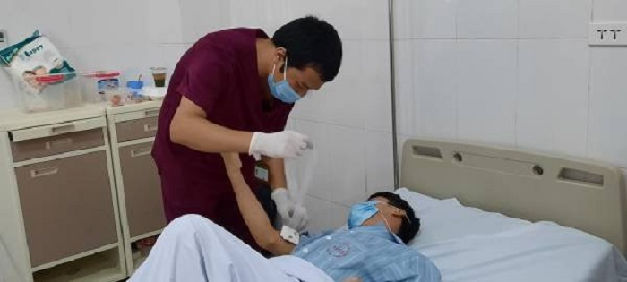 Ăn cá sống, thanh niên nhiễm giun lạ dài hàng chục cm