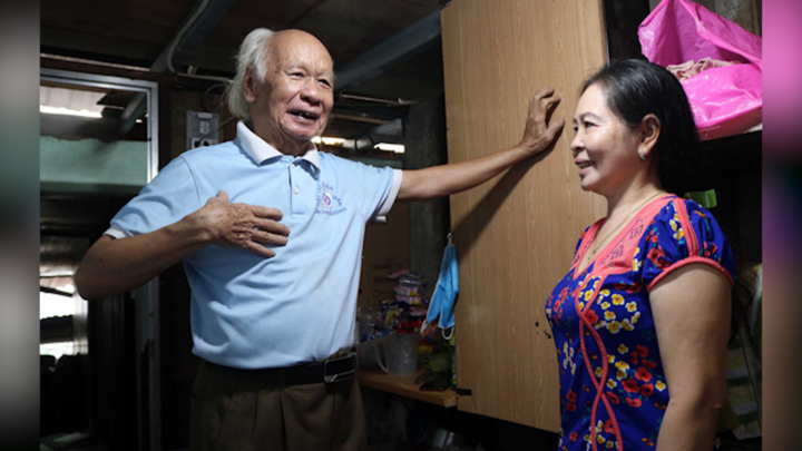 Radio VTC News: Cụ ông hơn 80 tuổi lấy tiền túi cưu mang người nghèo suốt 30 năm