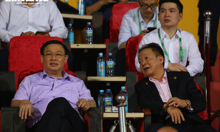 2 Ủy viên Bộ Chính trị dự khán trận Hà Nội FC - HAGL