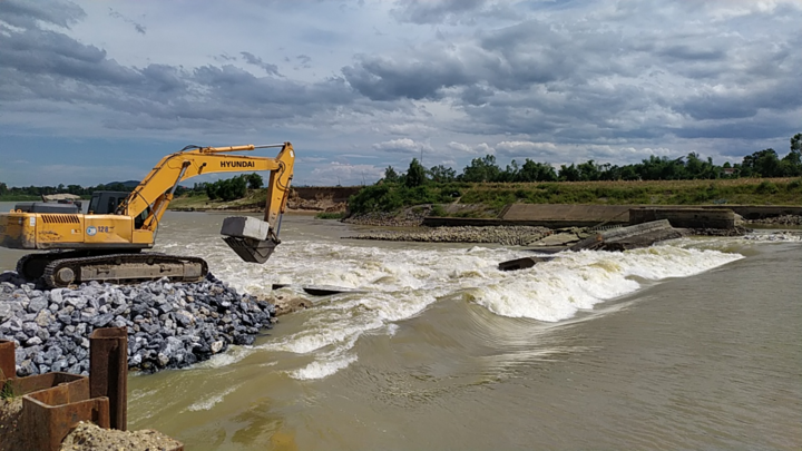 Đập nước ở Nghệ An vỡ giữa trời nắng hạn