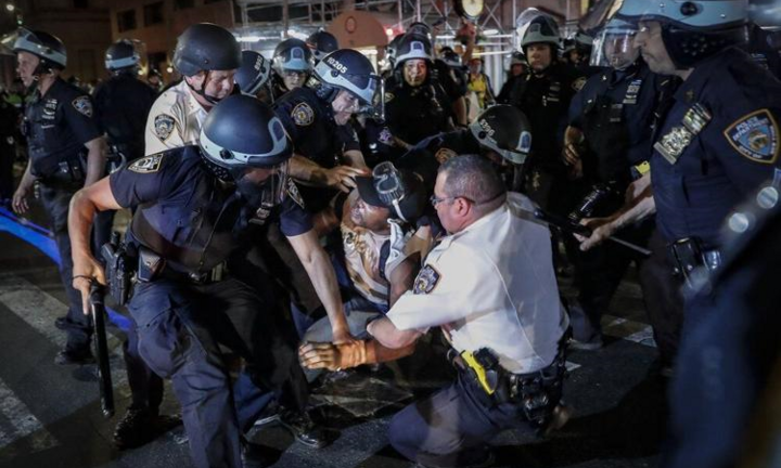 Thành phố Minneapolis tính giải tán Sở cảnh sát giữa tâm bão biểu tình