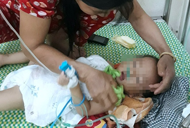 Bé 19 tháng hôn mê sau 3 tiếng bị bỏ quên trên xe ô tô ở Vĩnh Phúc