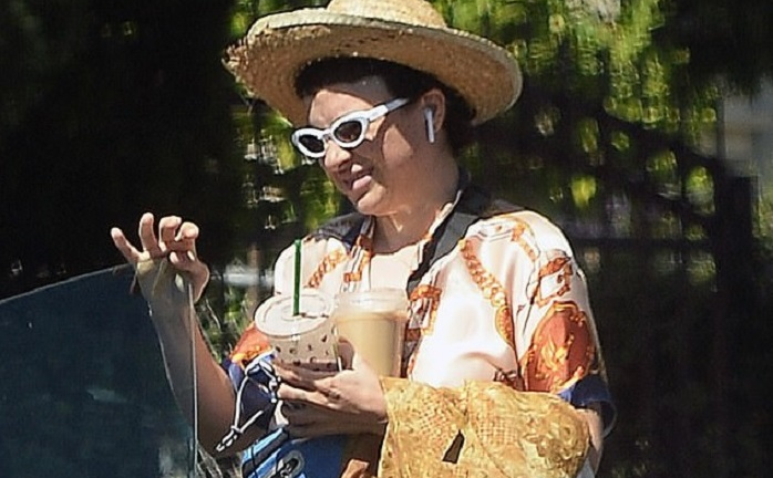 Bạn gái tin đồn của Brat Pitt bị chê xấu