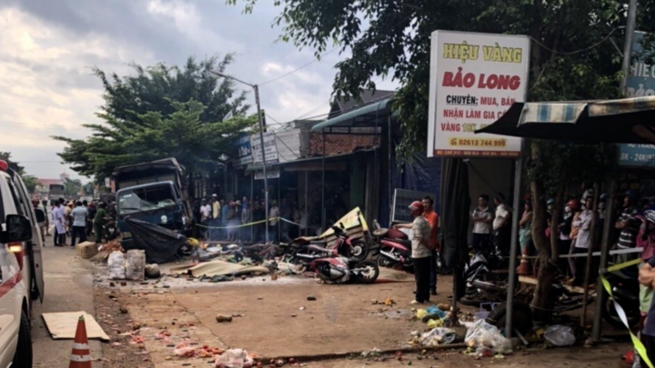 Bản tin 13/6: Toàn cảnh vụ xe tải lao vào chợ, 5 người chết ở Đắk Nông