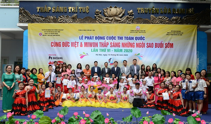 Học sinh hào hứng thi online tài năng để 'ẵm trọn' chuyến du lịch xứ sở Kim chi