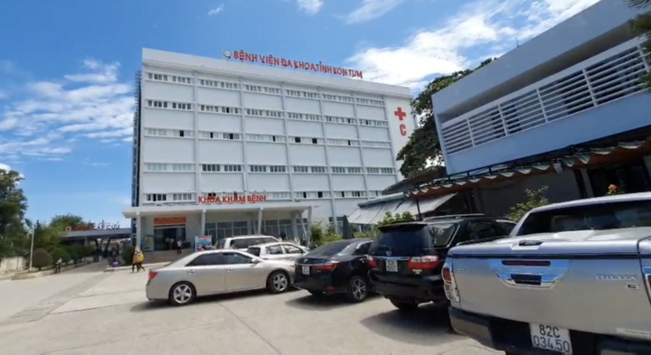 Phá cửa ngôi nhà đang bốc khói ngùn ngụt, phát hiện 2 người chết thương tâm