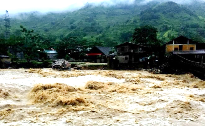 Bắc Bộ mưa lớn, nguy cơ lốc sét, sạt lở đất