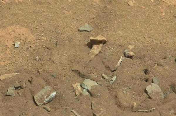 Sự thật 'khúc xương đùi' của người ngoài hành tinh trên sao Hỏa