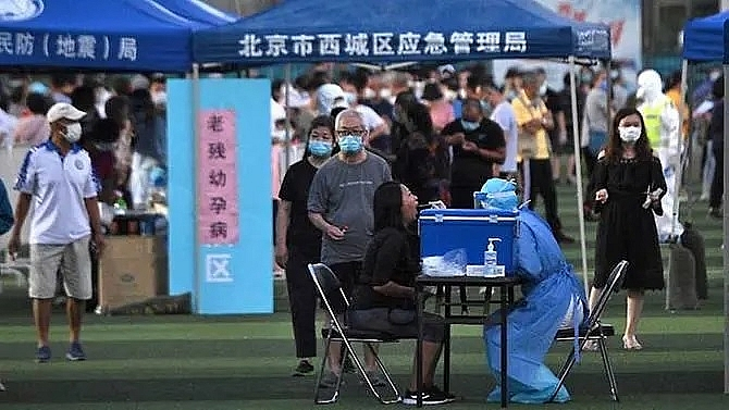 Ổ dịch COVID-19 mới ở Trung Quốc: Lời cảnh báo cho việc dỡ bỏ hạn chế kiểm dịch