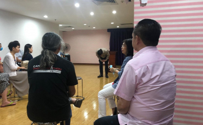 Doanh nhân dùng súng đồ chơi doạ bảo vệ chung cư cúi đầu xin lỗi cư dân