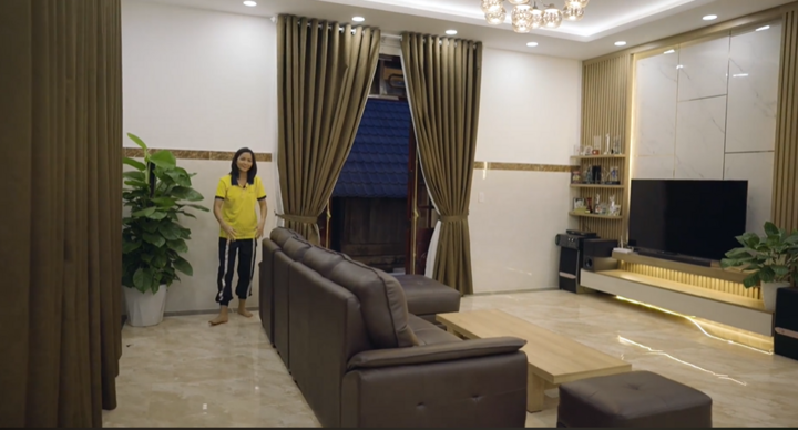 Hoa hậu H'Hen Niê khoe ngôi nhà vừa sửa cho ba mẹ