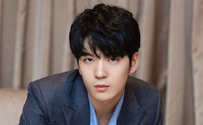 Vạ miệng khi livestream, sao 9x khiến cha mất chức